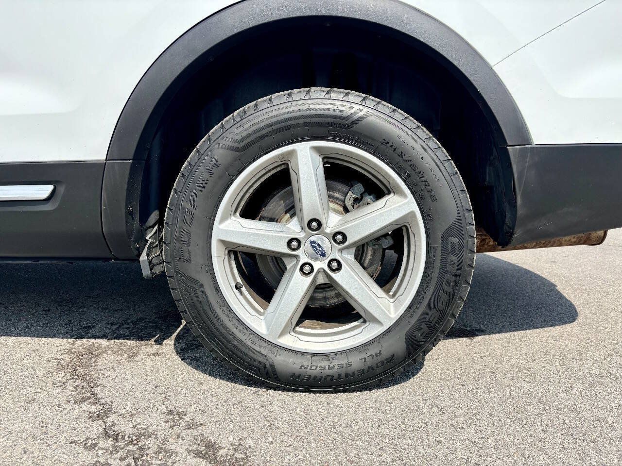 Used 2016 Ford Explorer XLT w/ Equipment Group 202A AWD/4WD image 39