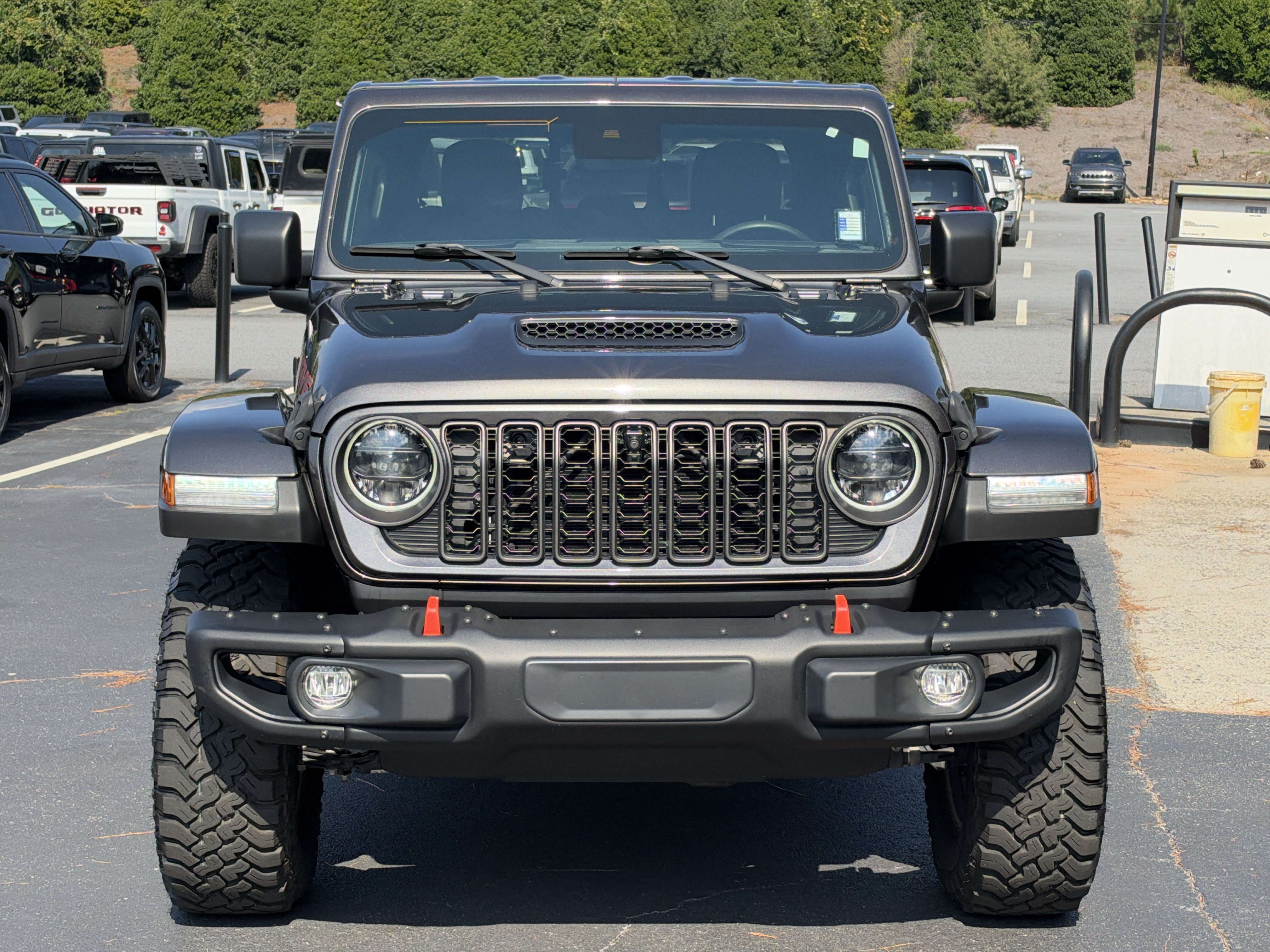 Used 2024 Jeep Gladiator Mojave AWD/4WD image 2