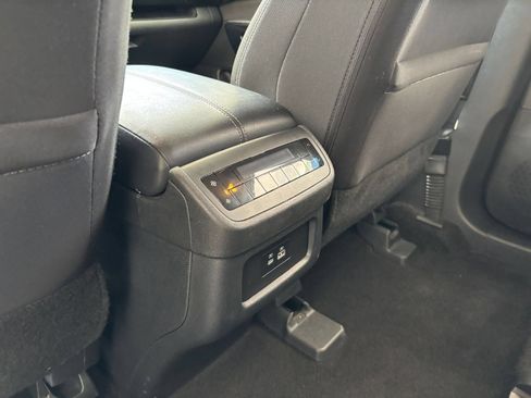Used 2025 Nissan Pathfinder SV FWD image 24
