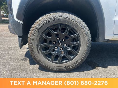 Used 2024 Chevrolet Colorado Trail Boss w/ Technology Package AWD/4WD image 9