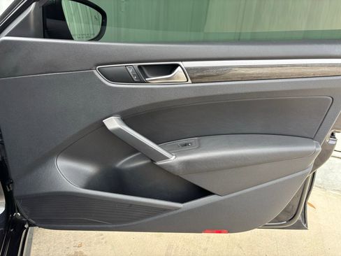 Used 2018 Volkswagen Passat 2.0T SE w/ SE Lighting Package image 36