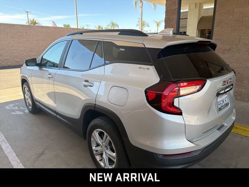 Certified 2022 GMC Terrain SLE w/ Driver Convenience Package image 6