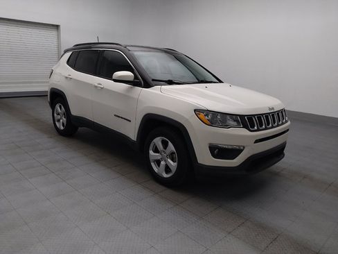 Used 2019 Jeep Compass Latitude FWD image 11