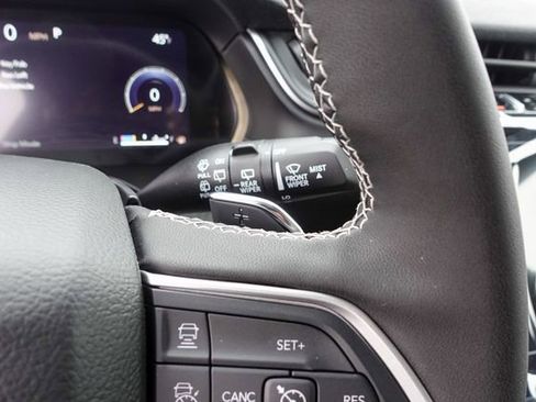 New 2025 Jeep Grand Cherokee Altitude image 18