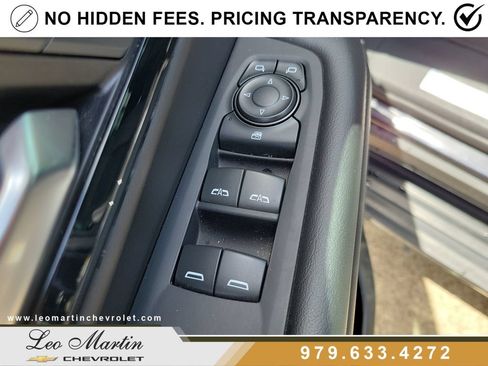 Used 2025 Chevrolet Suburban LT RWD image 19