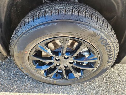 Used 2023 Jeep Cherokee Altitude Lux image 21