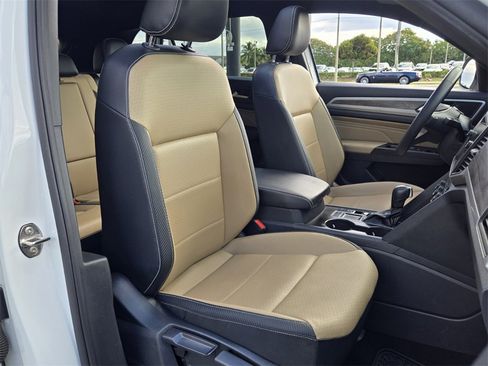 Used 2021 Volkswagen Atlas Cross Sport SE w/ Panoramic Sunroof Package image 18