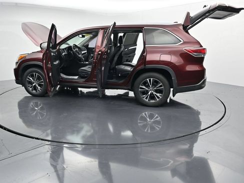 Used 2016 Toyota Highlander XLE AWD/4WD image 43