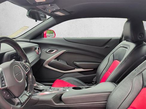 Used 2020 Chevrolet Camaro LT RWD image 10