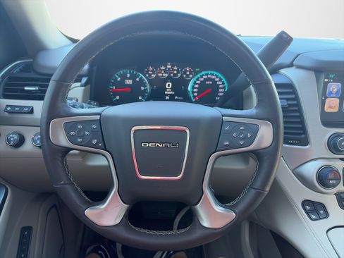 Used 2019 GMC Yukon XL Denali AWD/4WD image 13