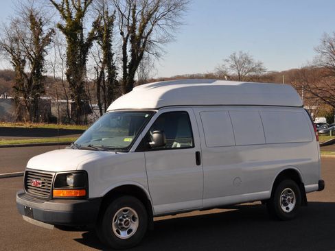 Used 2015 GMC Savana 2500 LS w/ Cold Climate Package image 1