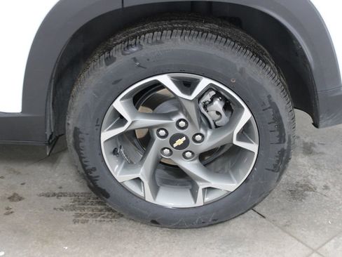 Used 2025 Chevrolet Trax LT image 46