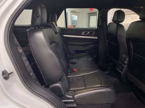Used 2016 Ford Explorer XLT w/ Equipment Group 202A image 18