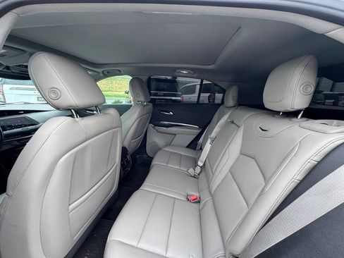 Used 2020 Cadillac XT4 Luxury w/ Cold Weather Package FWD image 2