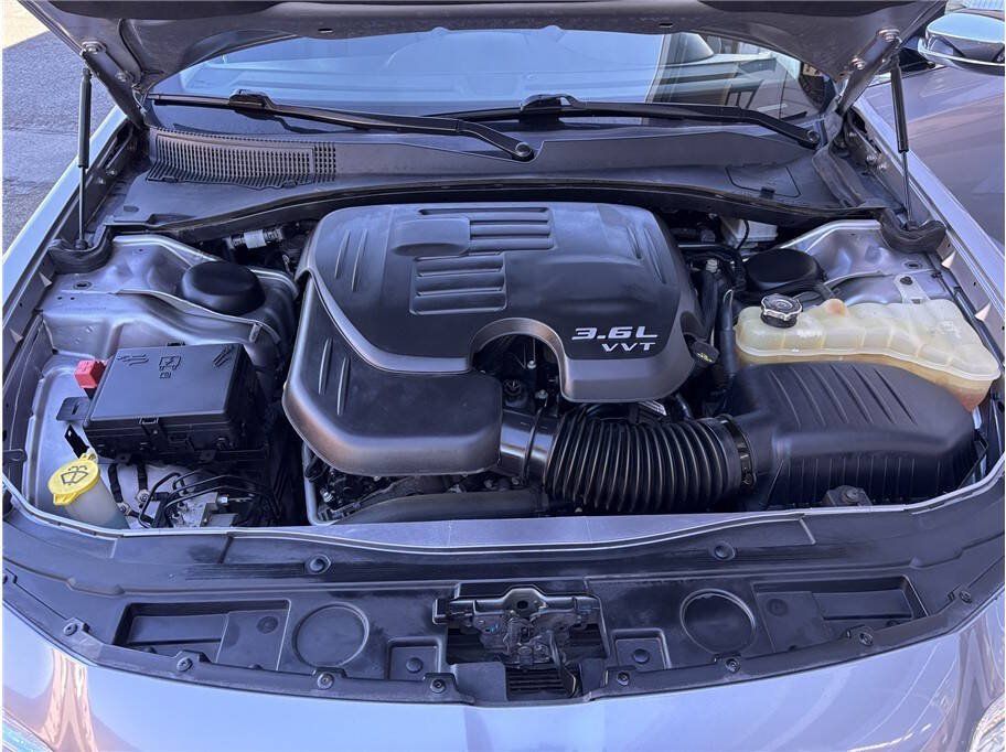 Used 2016 Chrysler 300 C RWD image 23