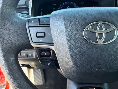 Used 2025 Toyota Camry LE image 14