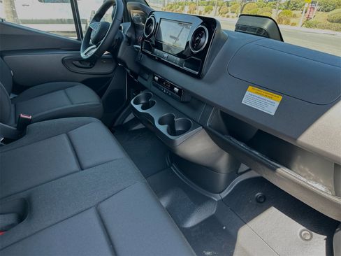 New 2025 Mercedes-Benz Sprinter 2500 image 17