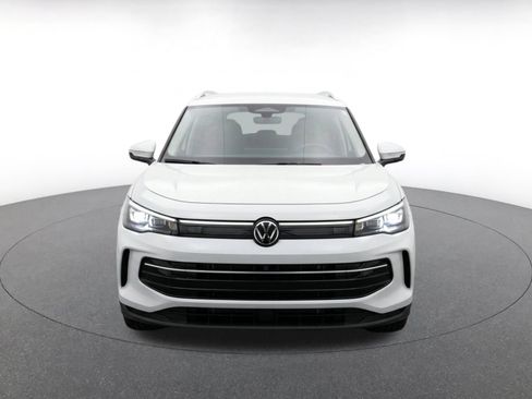 Used 2026 Volkswagen Tiguan SE AWD/4WD image 2