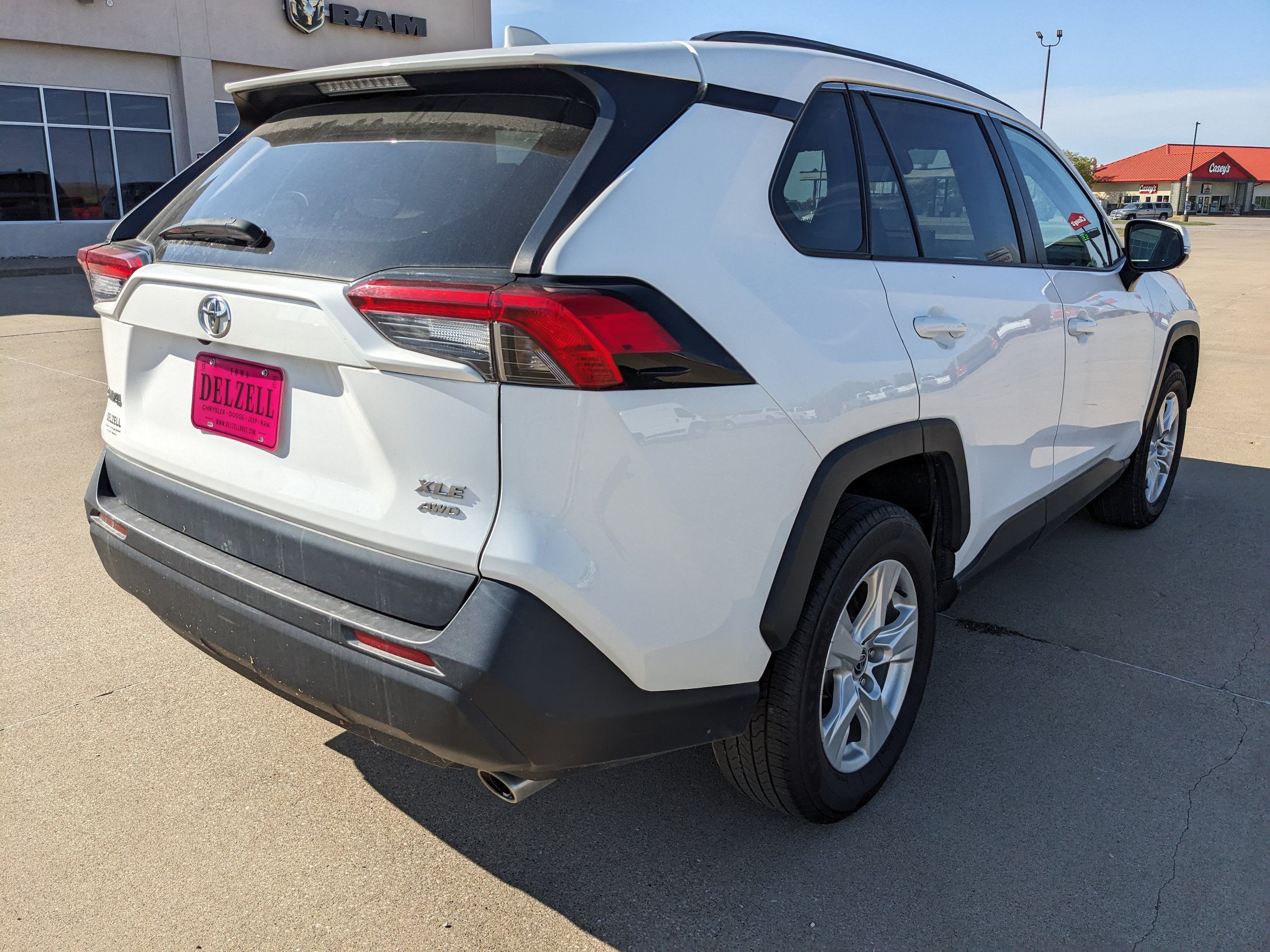 Used 2021 Toyota RAV4 XLE AWD/4WD image 8