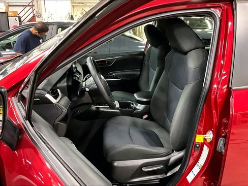 Certified 2022 Toyota RAV4 LE image 8