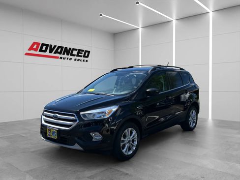 Used 2018 Ford Escape SE w/ SE Sync 3 Package image 3