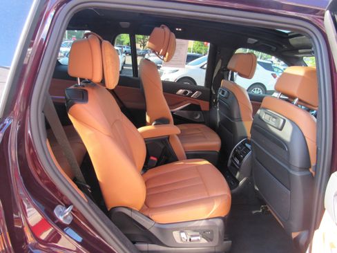 Used 2022 BMW X7 M50i AWD/4WD image 12