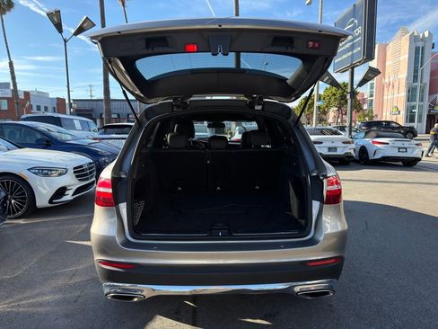 Used 2019 Mercedes-Benz GLC 300 w/ Premium Package image 7