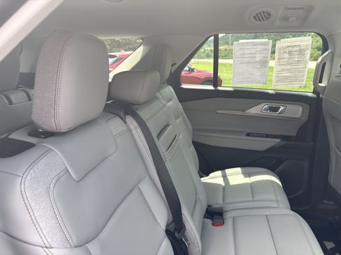 Used 2026 Ford Explorer Active w/ Active Comfort Package AWD/4WD image 9