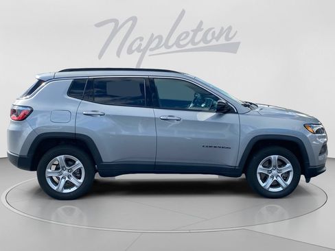 Used 2024 Jeep Compass Latitude AWD/4WD image 7