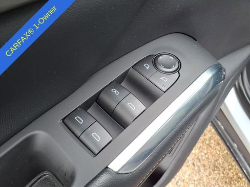 Used 2025 Chevrolet Traverse LT image 15