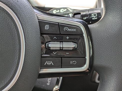 Certified 2022 Kia Sorento LX FWD image 19