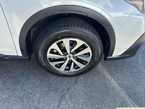 Used 2022 Subaru Outback Premium image 5