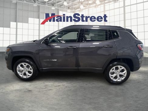 Used 2024 Jeep Compass Latitude w/ Convenience Group image 2