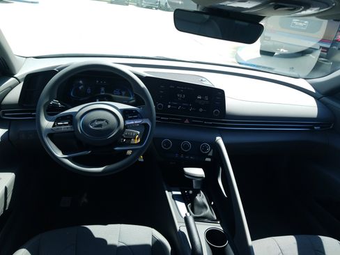 New 2026 Hyundai Elantra SE FWD image 18