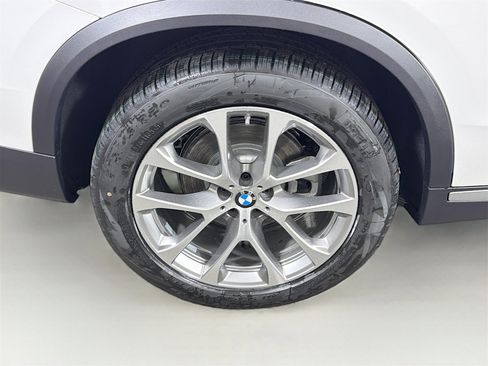 New 2026 BMW X5 xDrive40i w/ Climate Comfort Package image 36