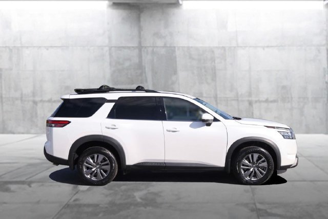 Certified 2025 Nissan Pathfinder SV AWD/4WD image 5