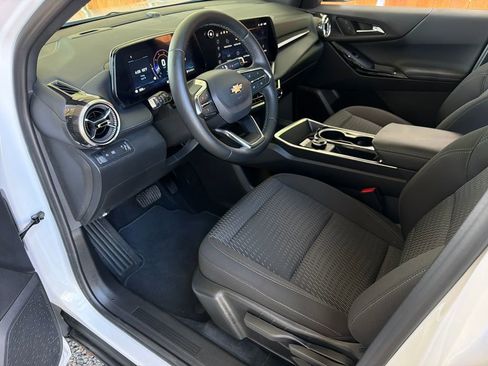 Used 2026 Chevrolet Equinox LT image 2