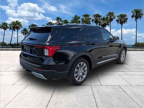 Used 2026 Ford Explorer Platinum RWD image 8