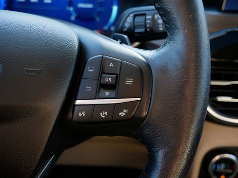 Used 2020 Ford Escape Titanium image 19