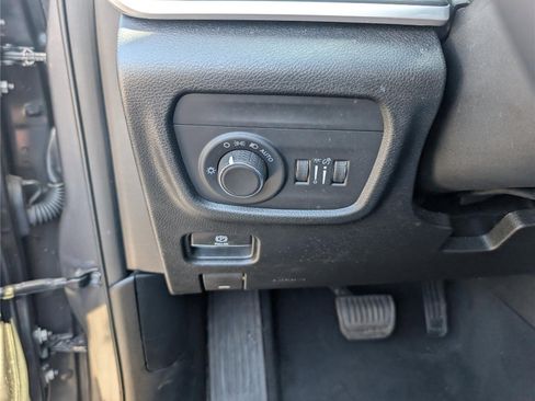 Used 2023 Jeep Grand Cherokee Altitude AWD/4WD image 22