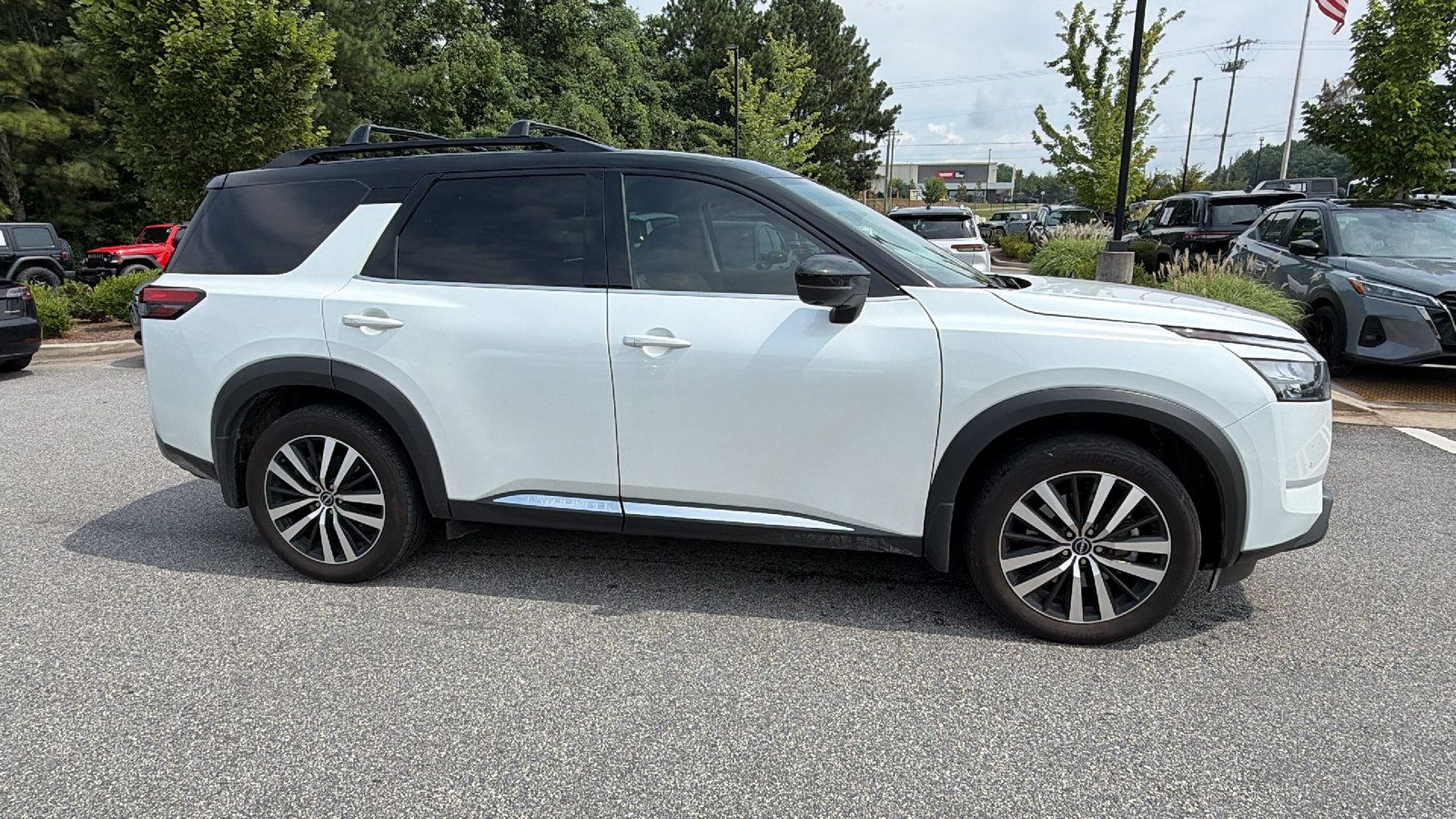 Used 2025 Nissan Pathfinder Platinum w/ Cargo Package FWD image 7