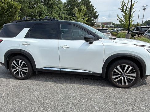 Used 2025 Nissan Pathfinder Platinum w/ Cargo Package FWD image 7