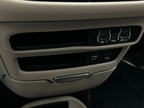 Used 2022 Chrysler Pacifica Touring-L FWD image 11