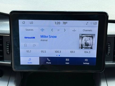 Used 2022 Ford Explorer XLT w/ Equipment Group 202A AWD/4WD image 12