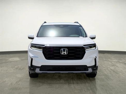 Certified 2025 Honda Pilot Touring image 9