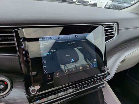 Used 2024 Jeep Wagoneer Series III w/ Premium Group I image 30