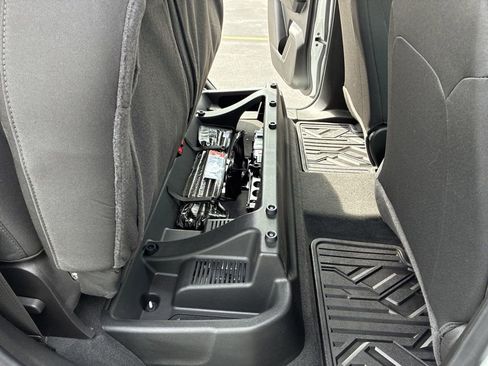 Used 2024 Chevrolet Colorado W/T RWD image 28