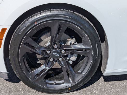 Used 2024 Chevrolet Camaro LT w/ Technology Package RWD image 10