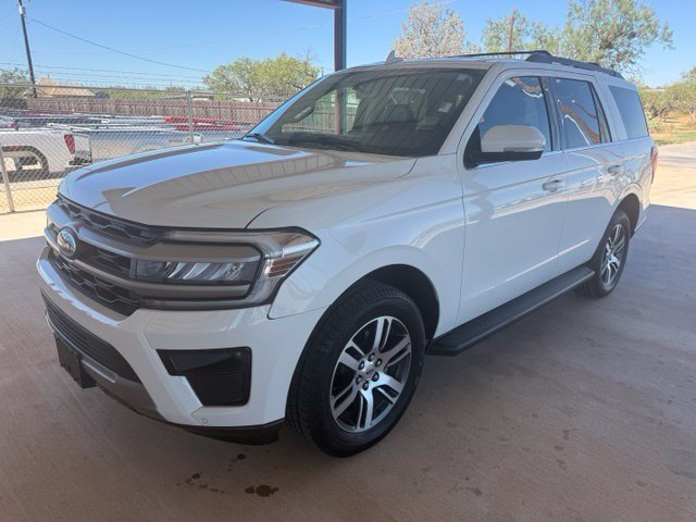 Used 2024 Ford Expedition XLT RWD image 3