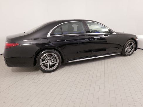 Used 2022 Mercedes-Benz S 500 4MATIC w/ AMG Line Package image 10